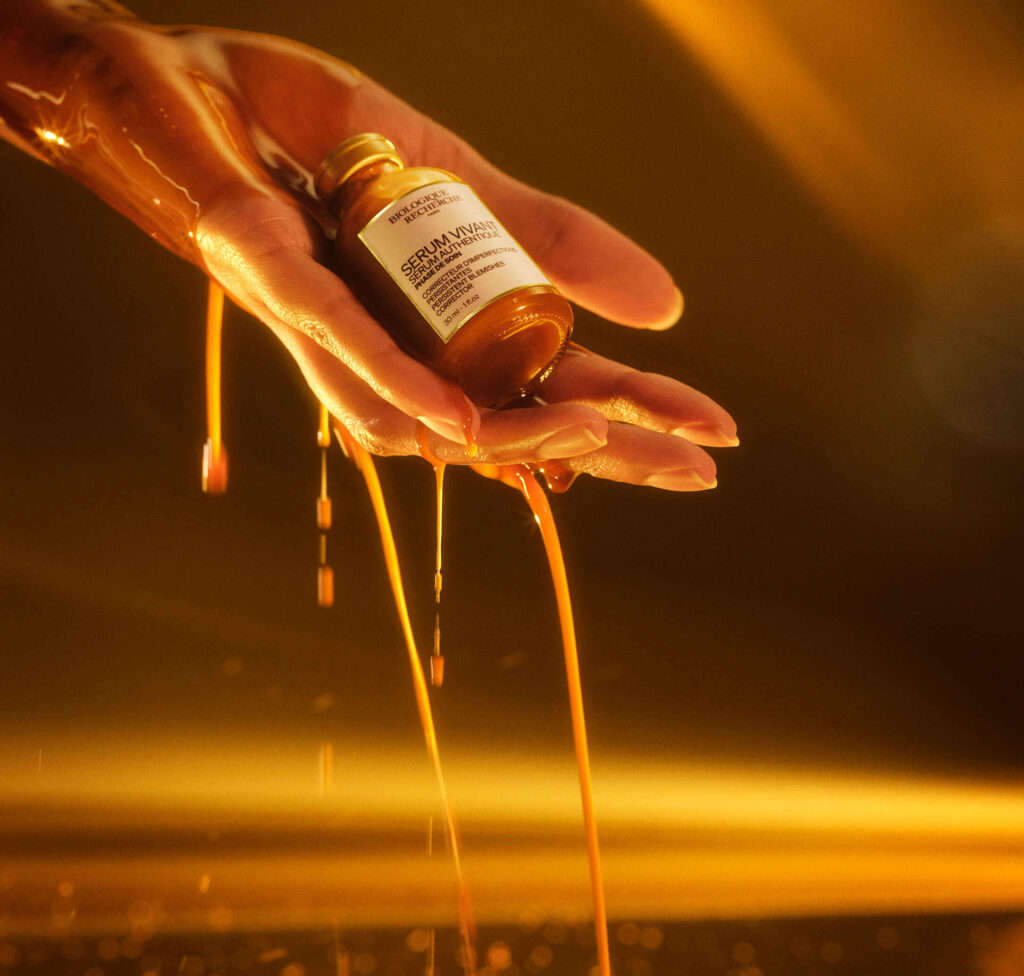 Serum Vivant за кожата, склонна към несъвършенства 1 VIVANT HAND 260514 Shot02 099 02 RGB LR 1